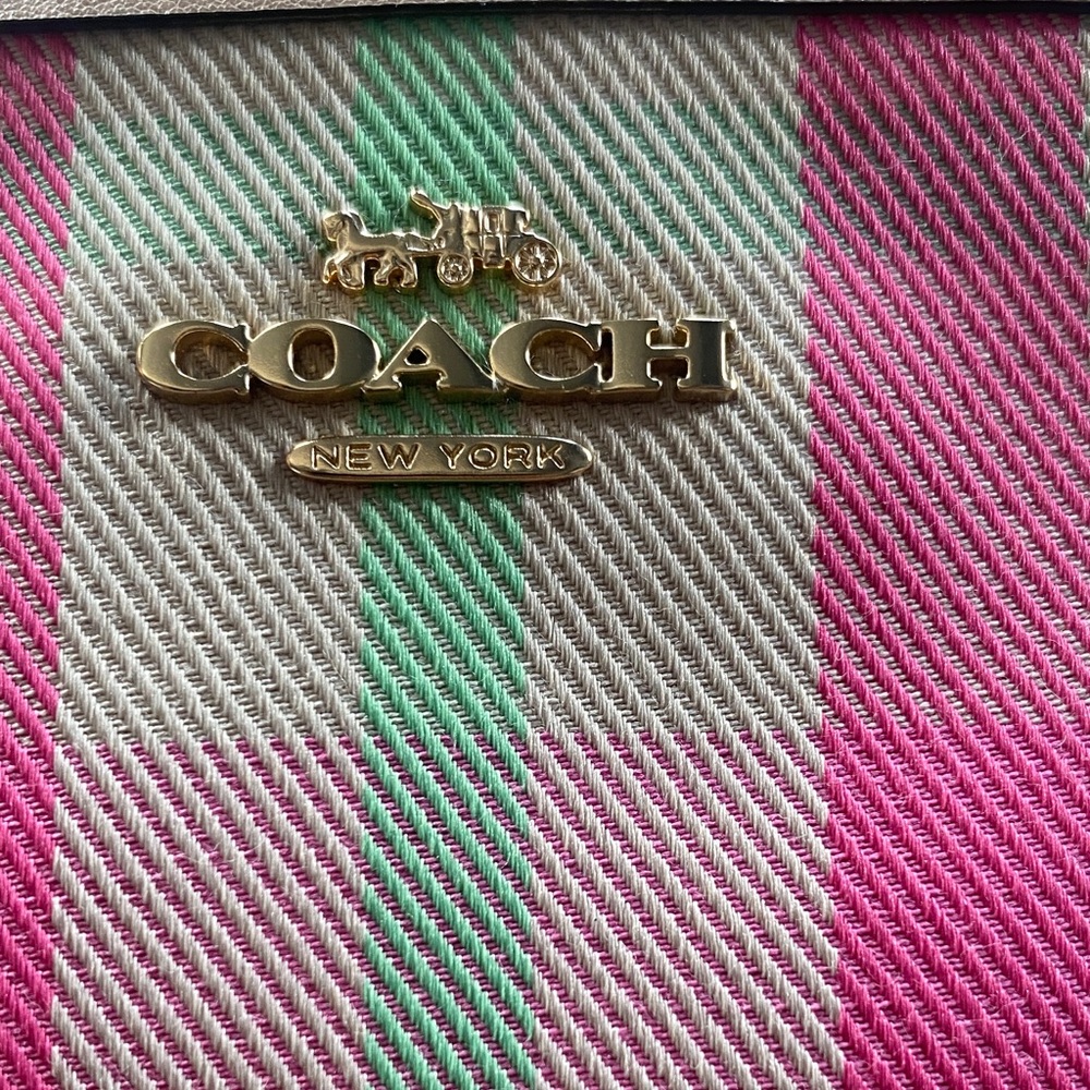 ✨Sold in store ✨Coach Vibrant Pink and Green Plaid Wristlet - Picture 6 of 6